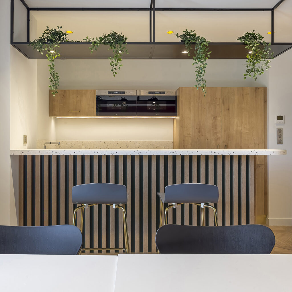 3_carre_droite_notre_reponse_actipole_office-concept_Refectoire-13