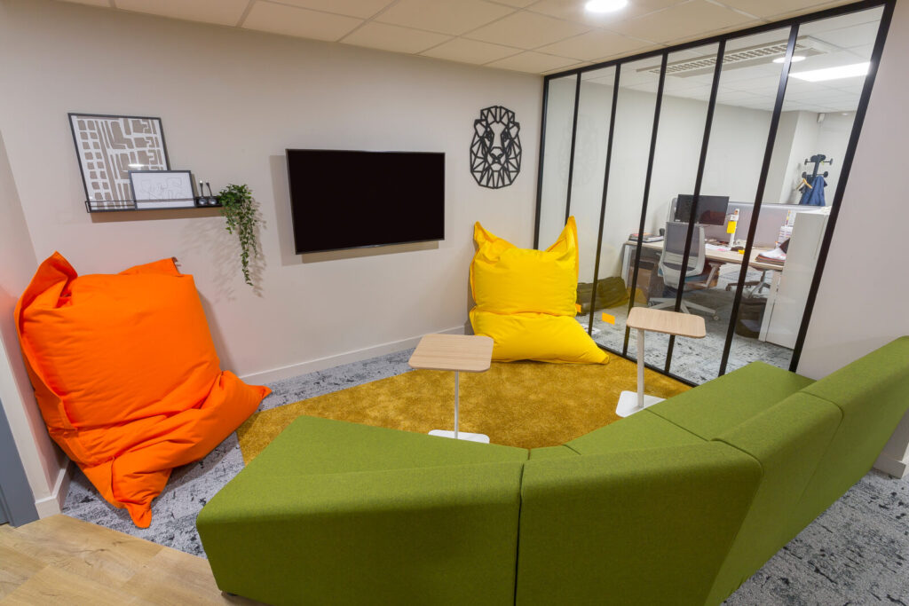 Office_Concept_Tech_up1_11-1600x1067