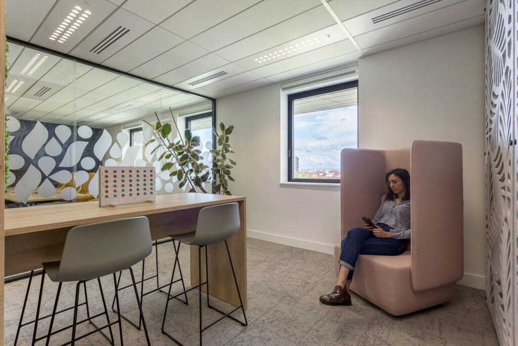 OfficeConcept-Innergex-2-Entree-VI-HD-8-1600x1067