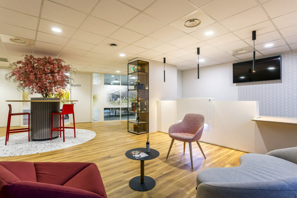 OfficeConcept-Sumitomo-Accueil-Net-3-1600x1067