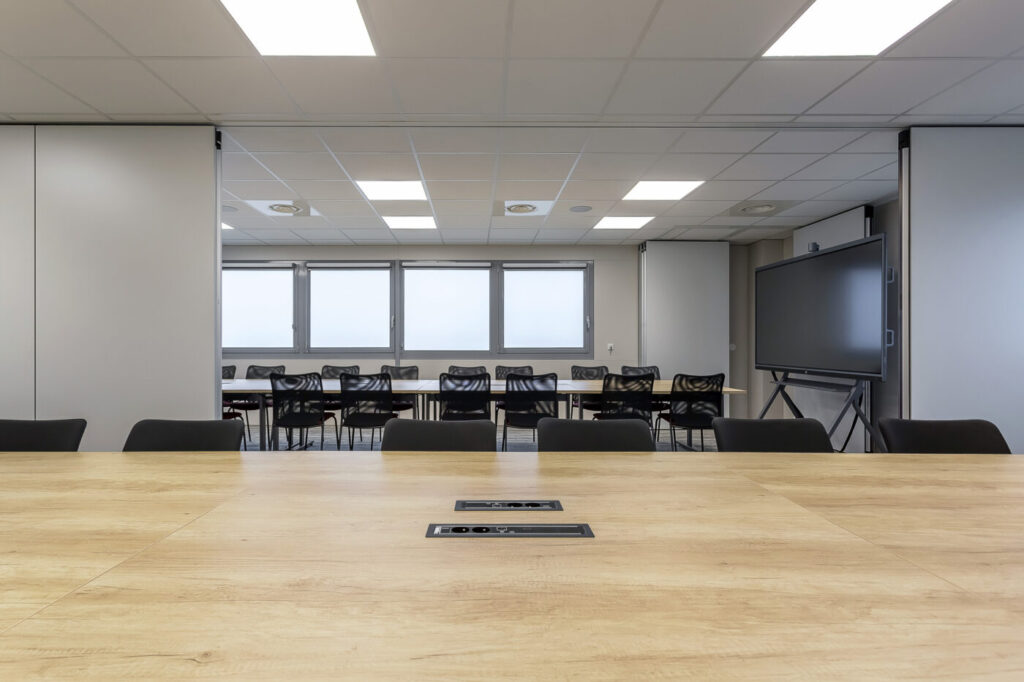 OfficeConcept-Sumitomo-Gde-Salle-Reu-Net-6-1400x933