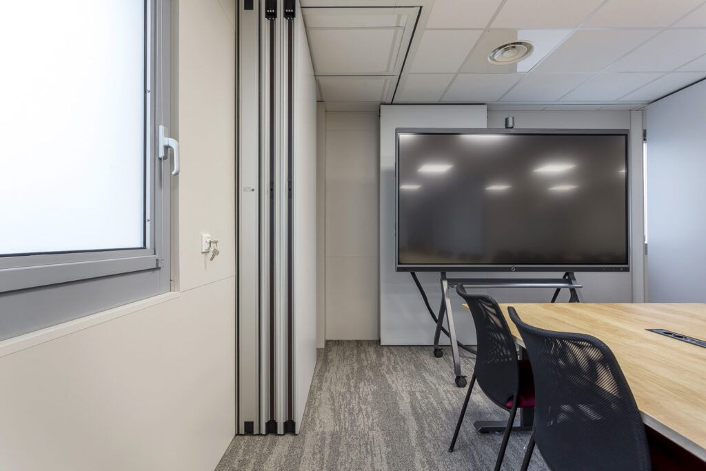OfficeConcept-Sumitomo-Gde-Salle-Reu-Net-9-1600x1067